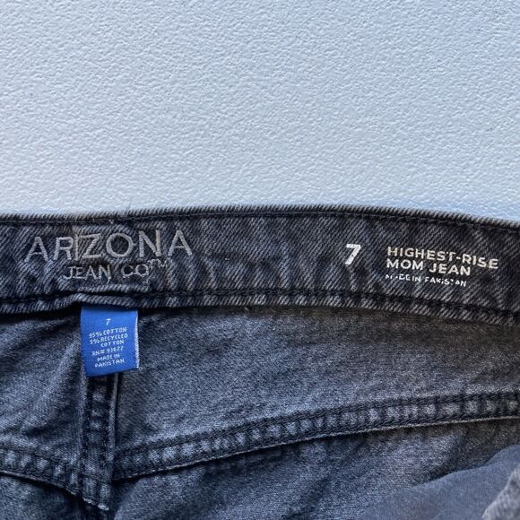 Arizona Jean Co. Womens Size 7 Highest Rise Mom Jeans Faded Black Denim Pockets - Picture 5 of 12